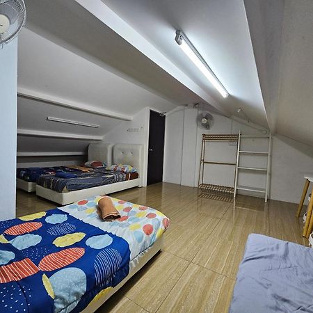Color Mixed Home Hostel George Town Ngoại thất bức ảnh