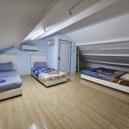 Color Mixed Home Hostel George Town Ngoại thất bức ảnh