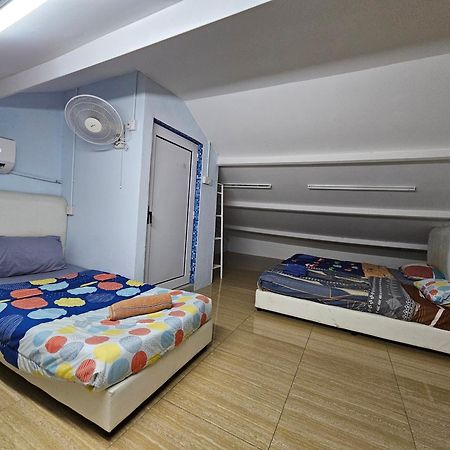 Color Mixed Home Hostel George Town Ngoại thất bức ảnh
