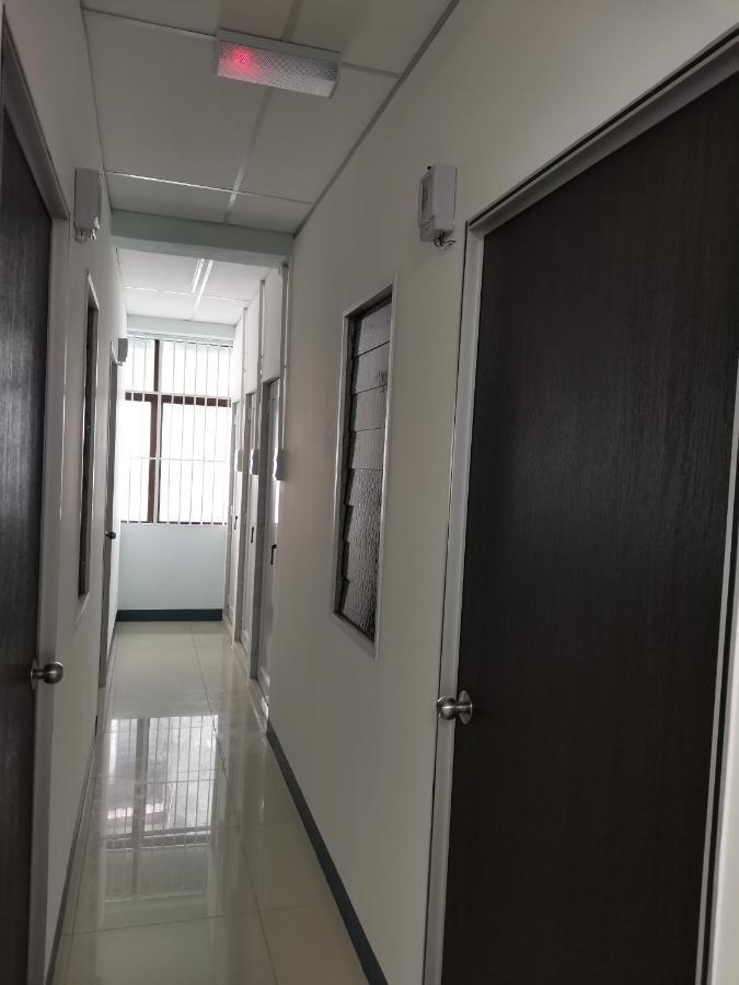 Color Mixed Home Hostel George Town Ngoại thất bức ảnh
