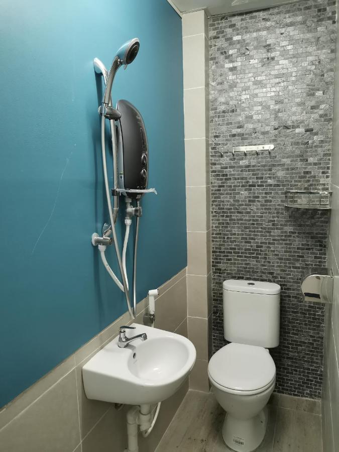 Color Mixed Home Hostel George Town Ngoại thất bức ảnh