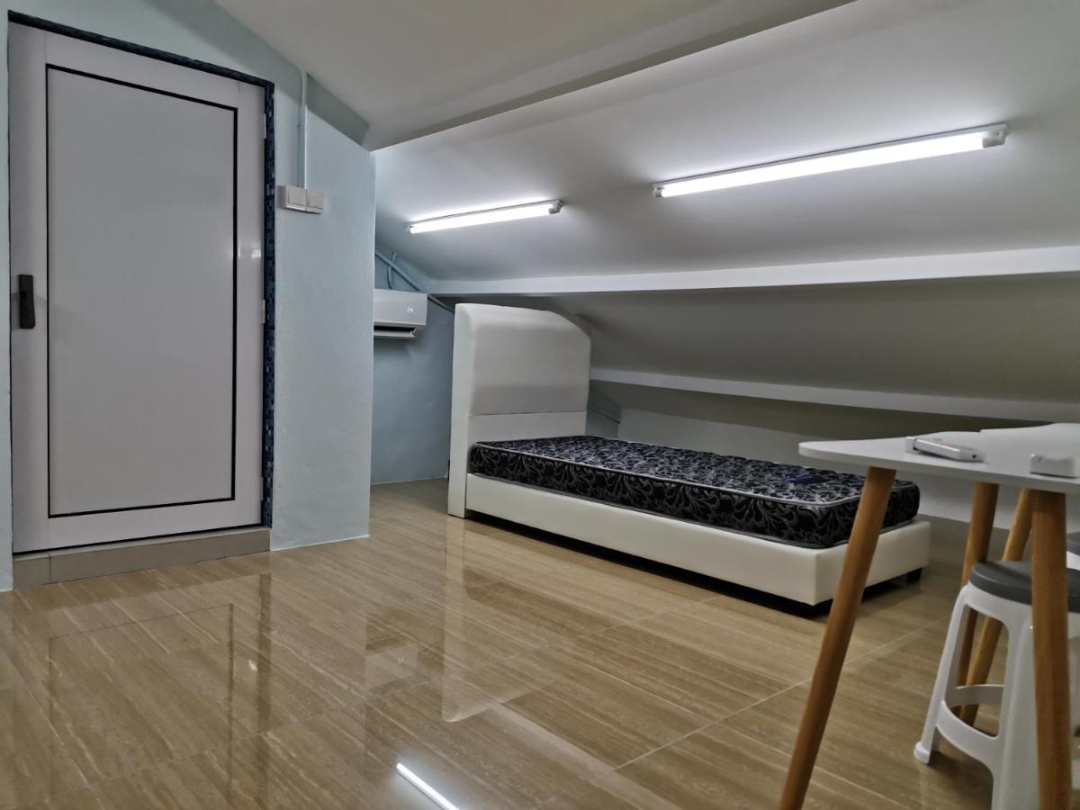 Color Mixed Home Hostel George Town Ngoại thất bức ảnh