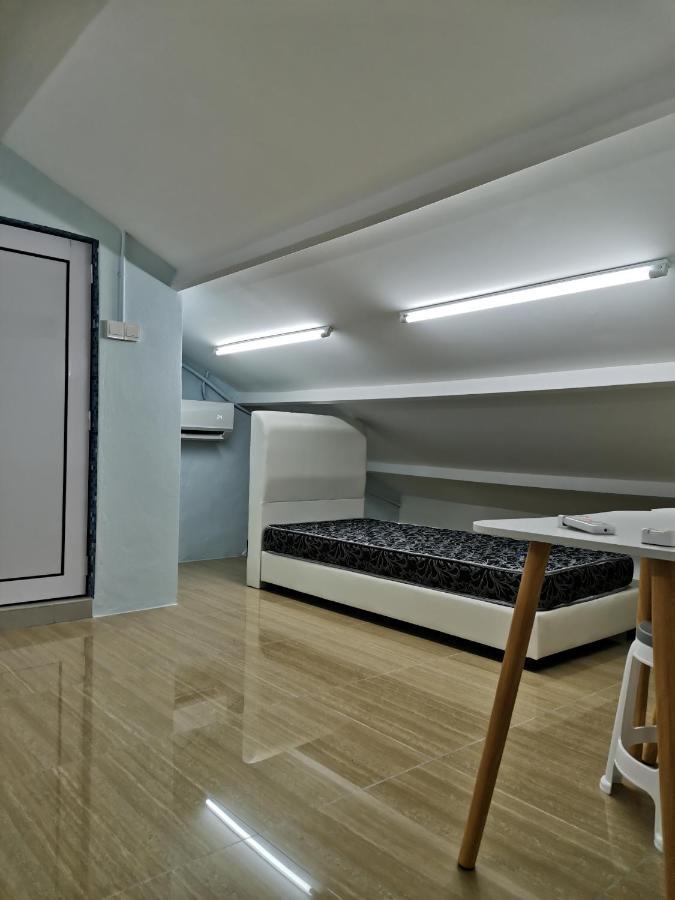 Color Mixed Home Hostel George Town Ngoại thất bức ảnh