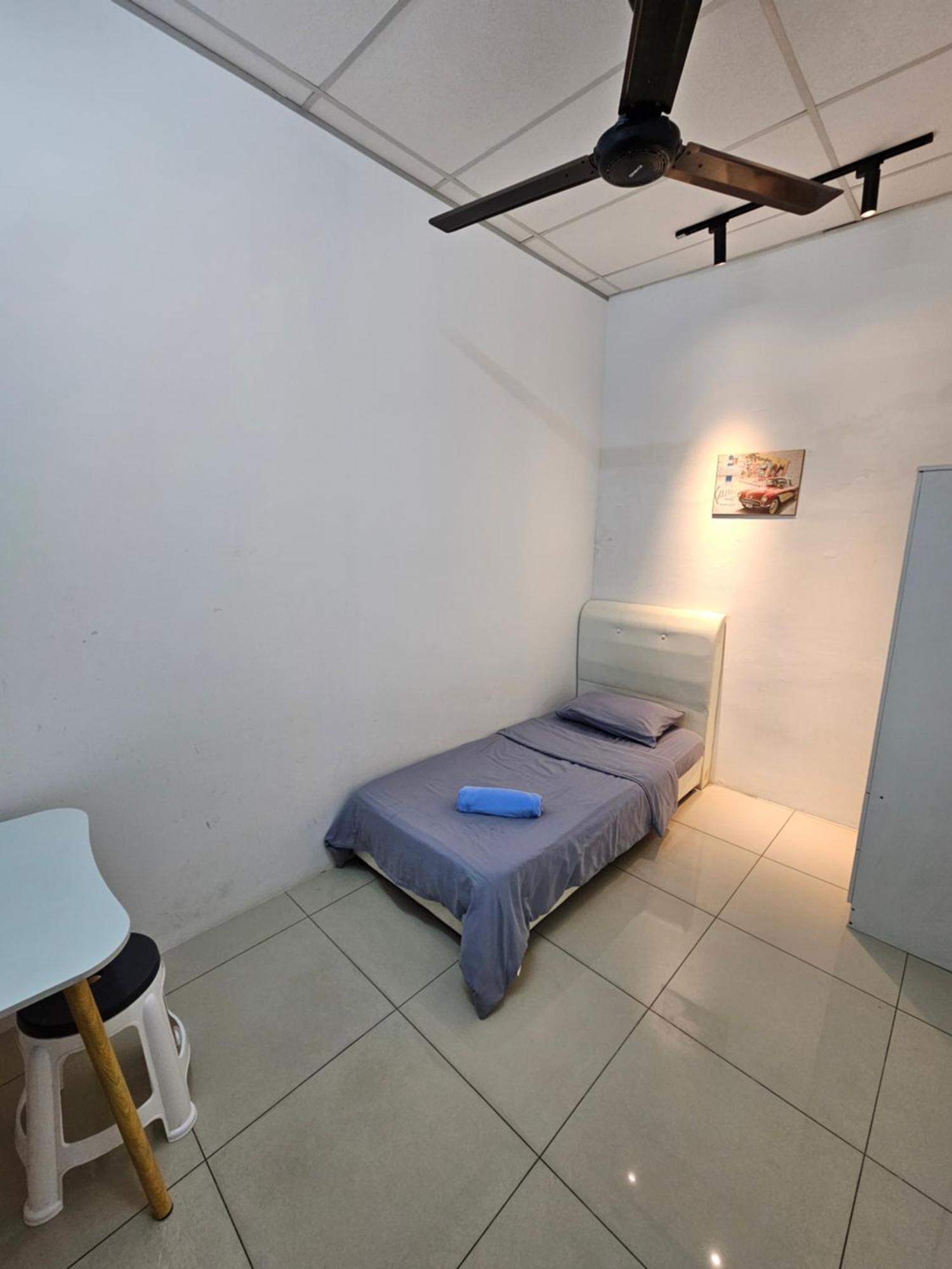 Color Mixed Home Hostel George Town Ngoại thất bức ảnh