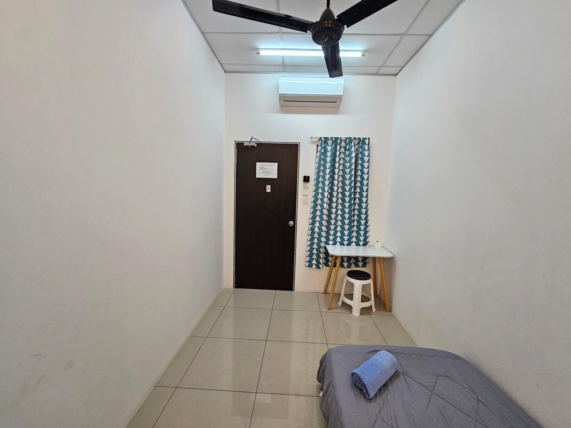 Color Mixed Home Hostel George Town Ngoại thất bức ảnh