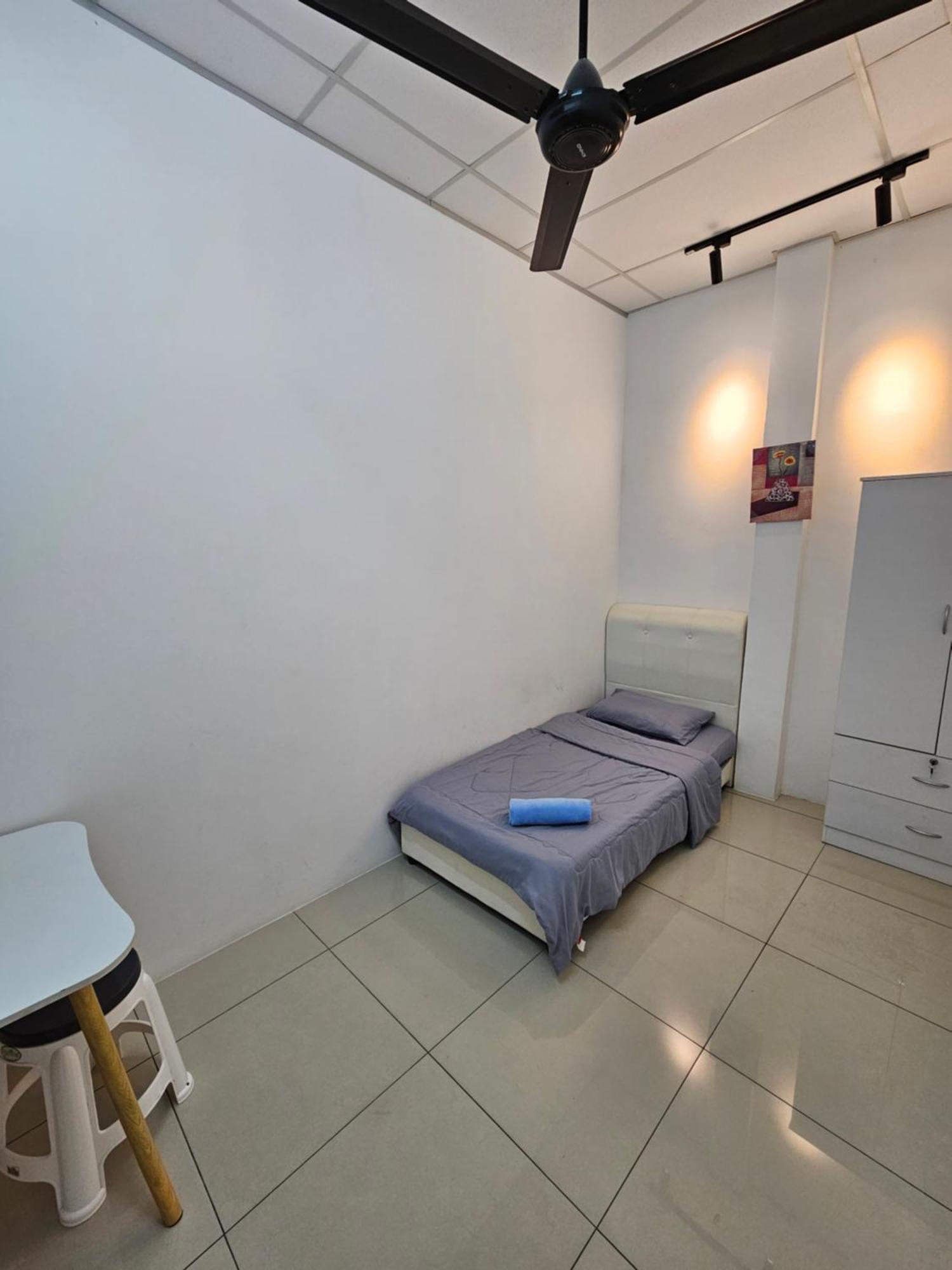Color Mixed Home Hostel George Town Ngoại thất bức ảnh