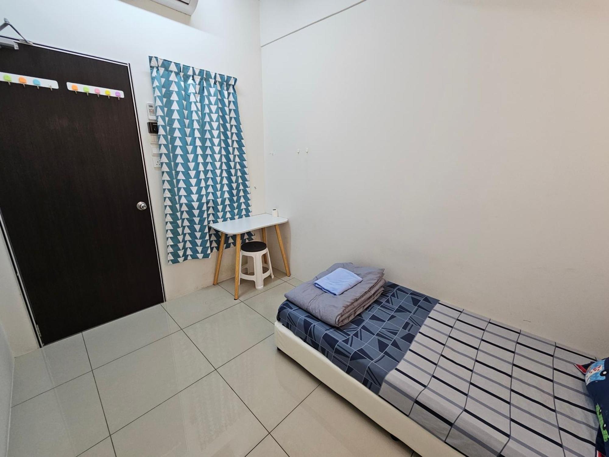 Color Mixed Home Hostel George Town Ngoại thất bức ảnh