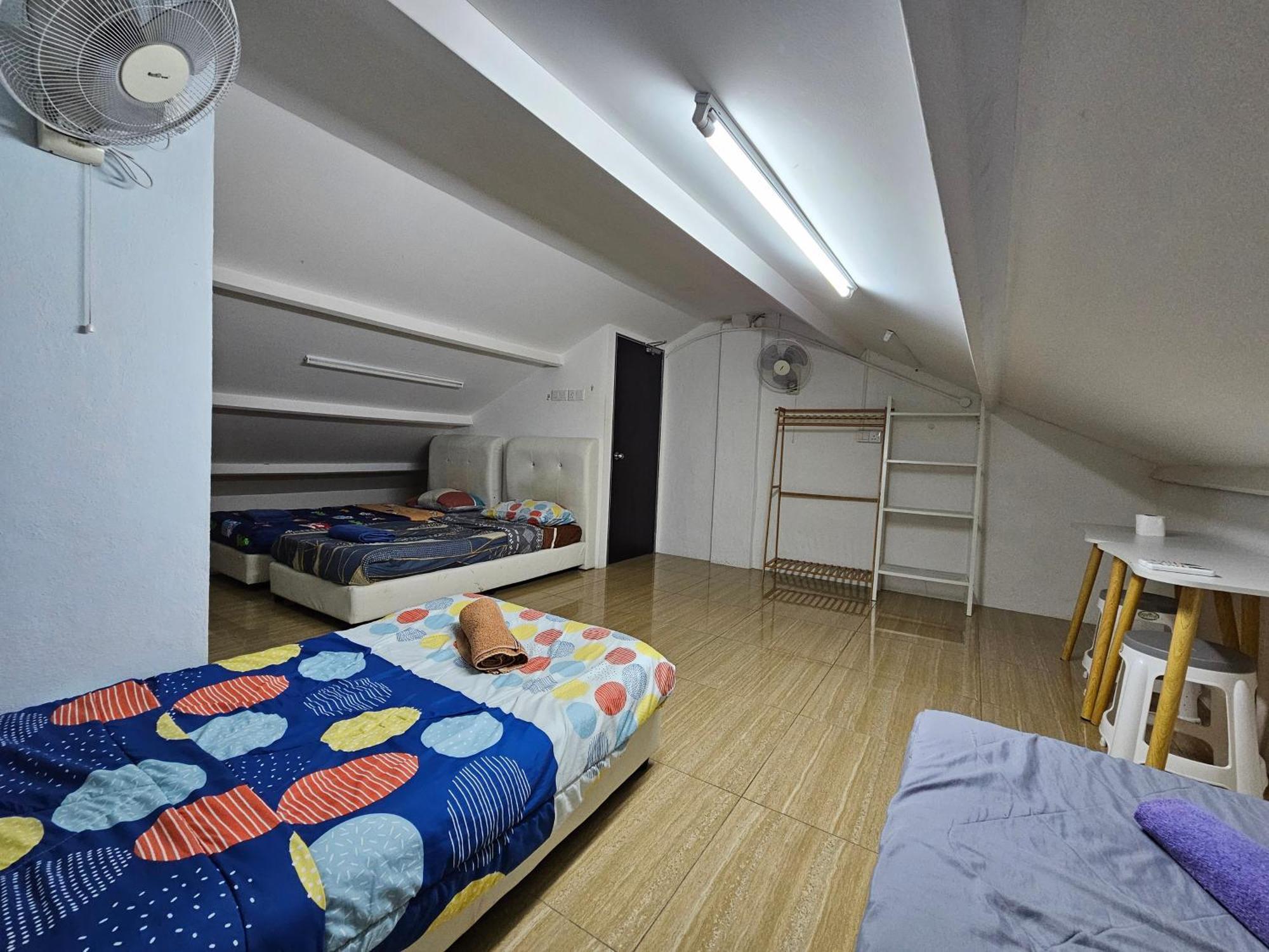 Color Mixed Home Hostel George Town Ngoại thất bức ảnh