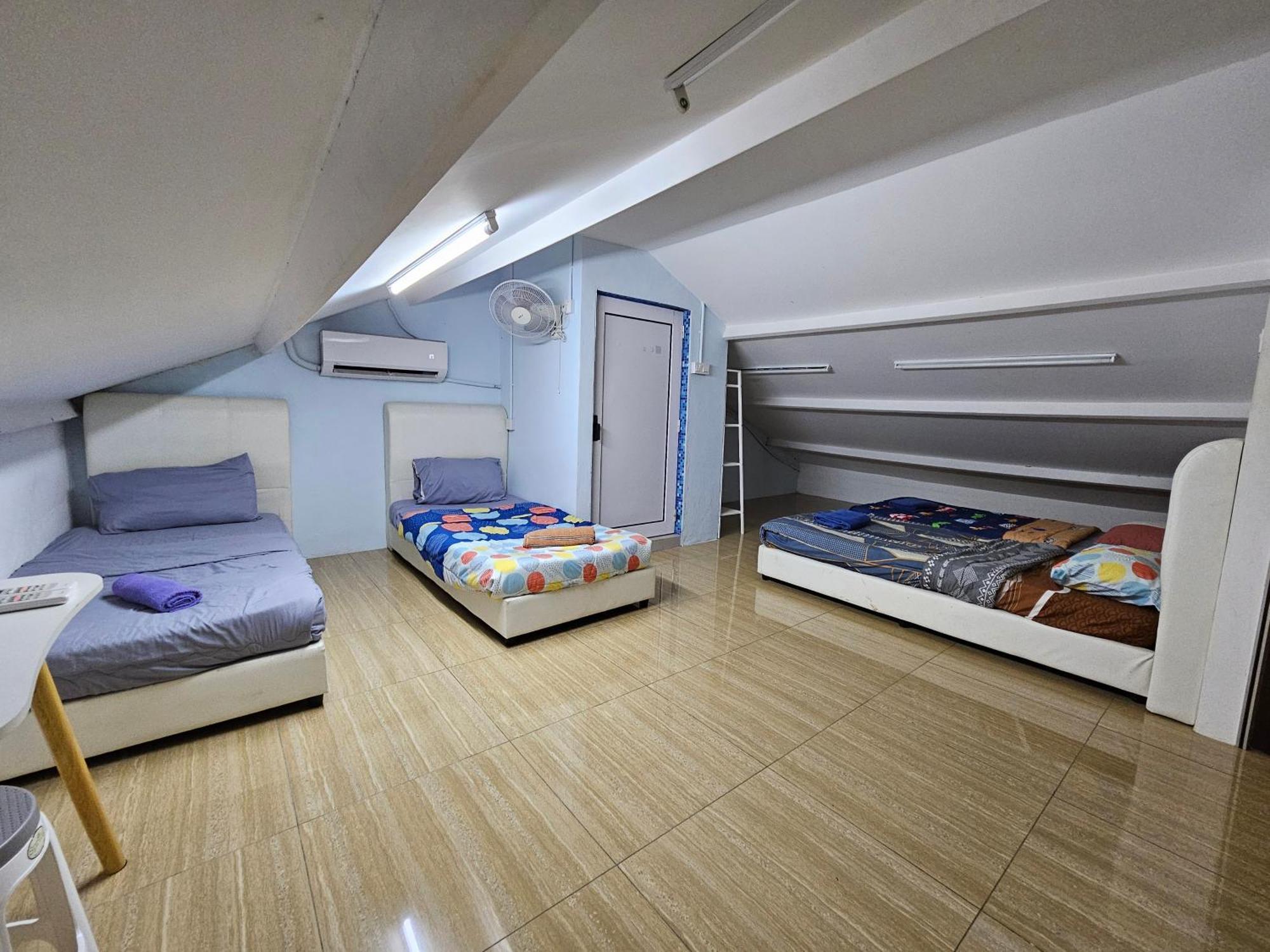 Color Mixed Home Hostel George Town Ngoại thất bức ảnh