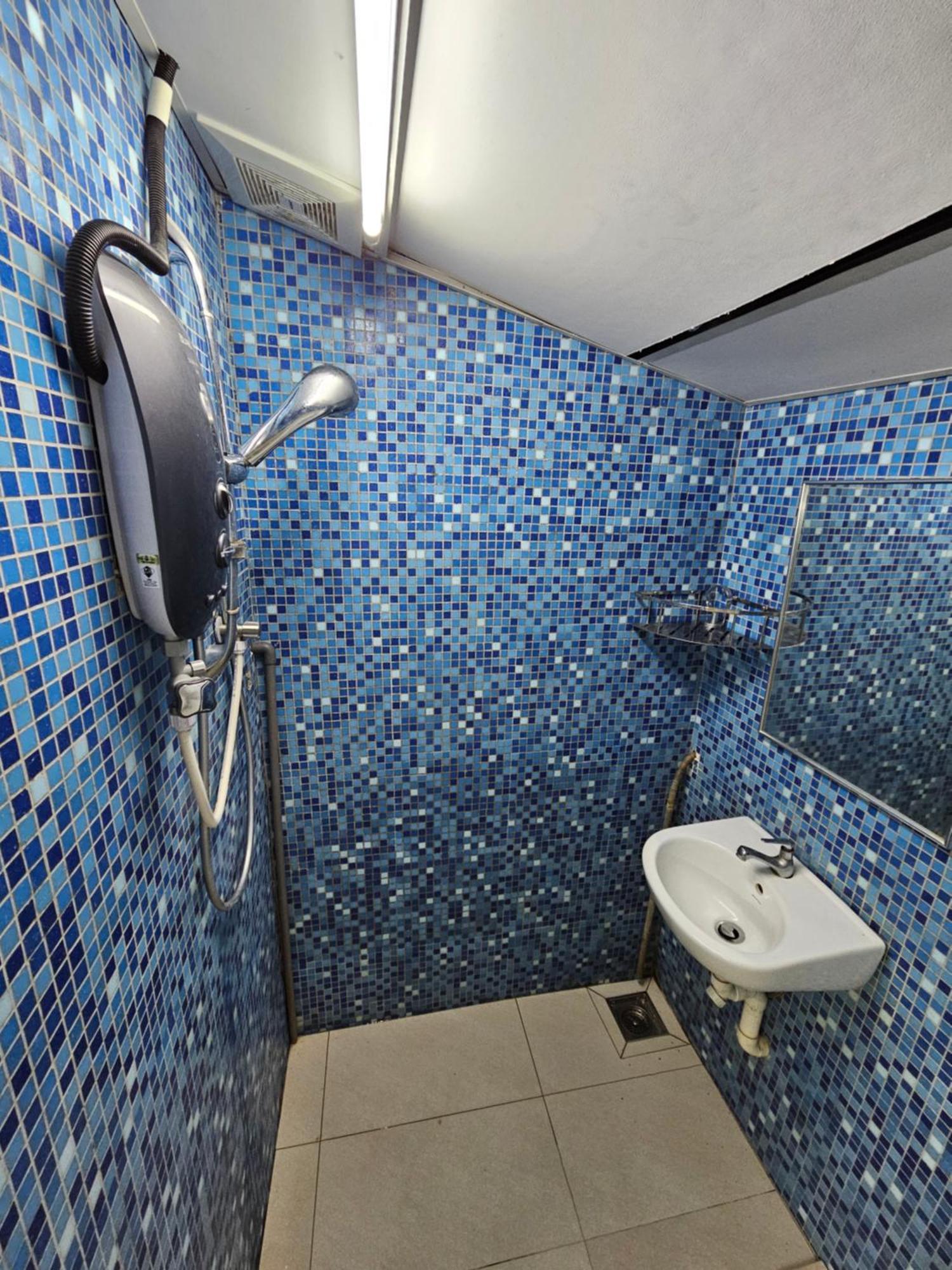 Color Mixed Home Hostel George Town Ngoại thất bức ảnh