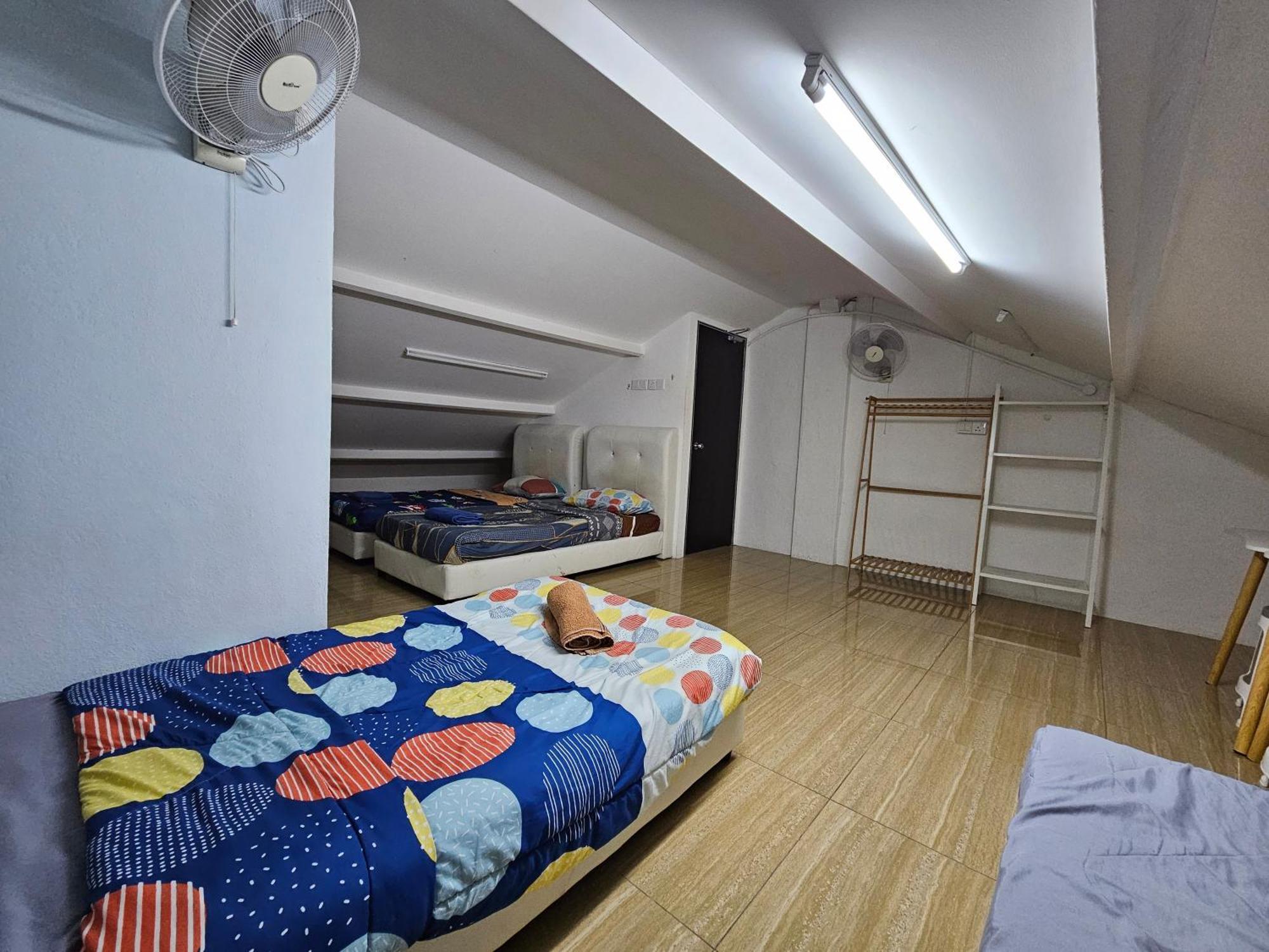 Color Mixed Home Hostel George Town Ngoại thất bức ảnh