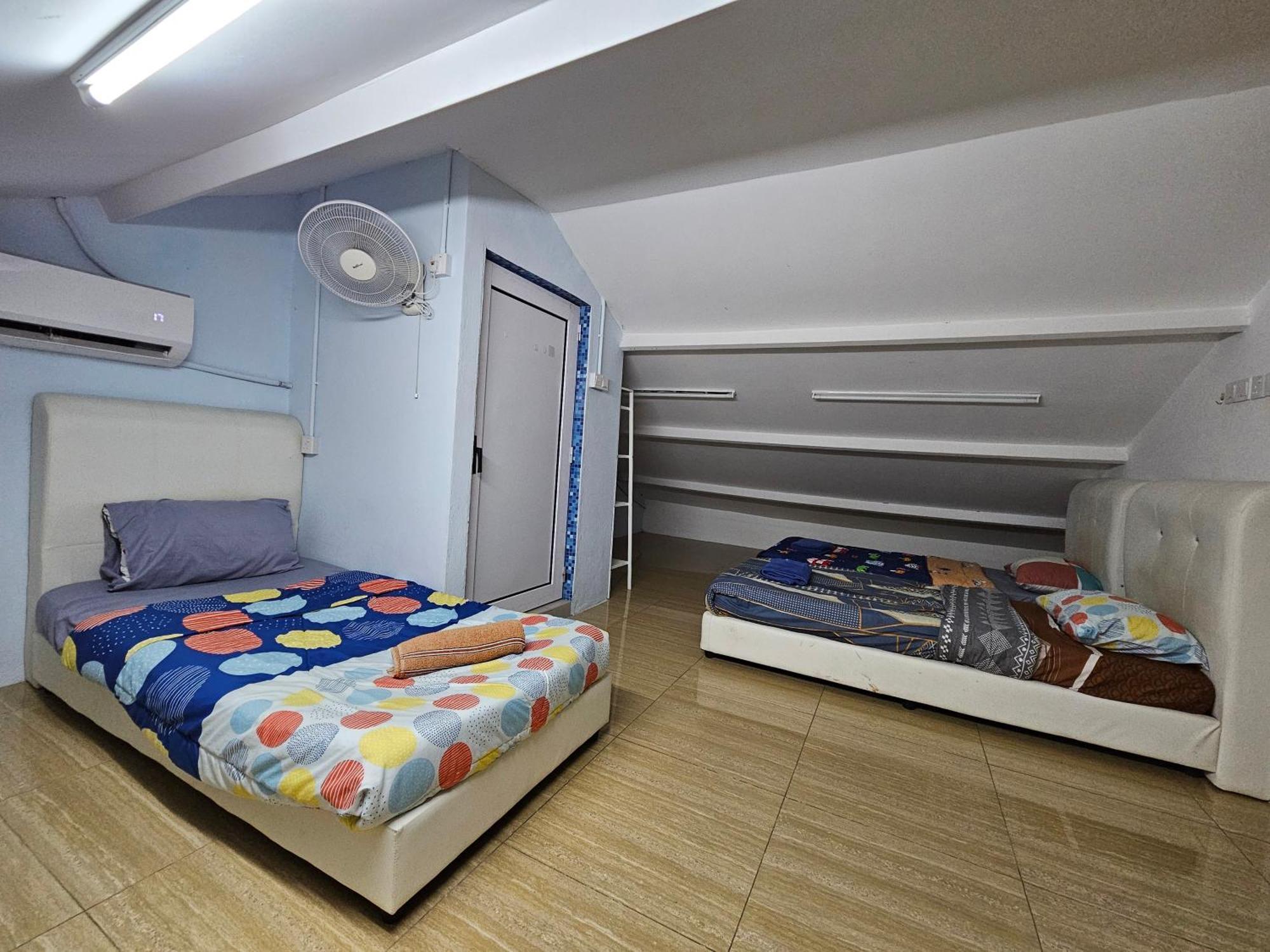 Color Mixed Home Hostel George Town Ngoại thất bức ảnh
