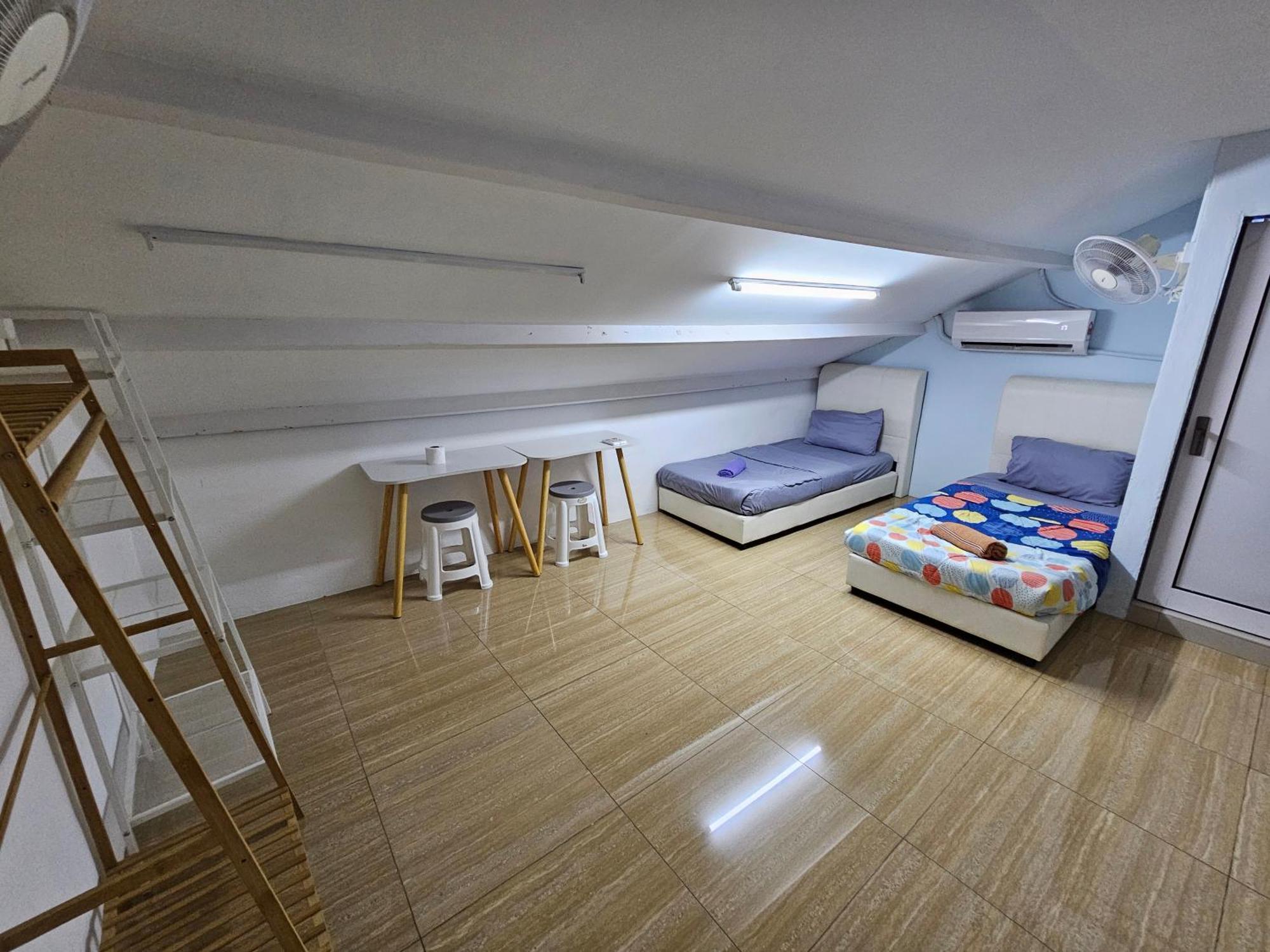 Color Mixed Home Hostel George Town Ngoại thất bức ảnh
