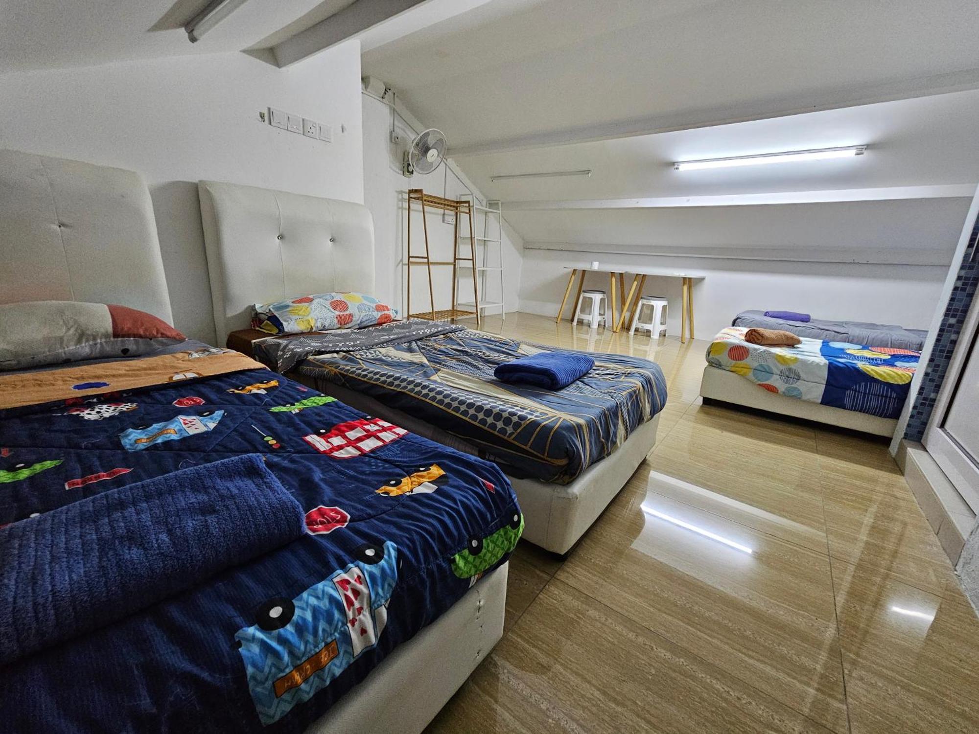 Color Mixed Home Hostel George Town Ngoại thất bức ảnh