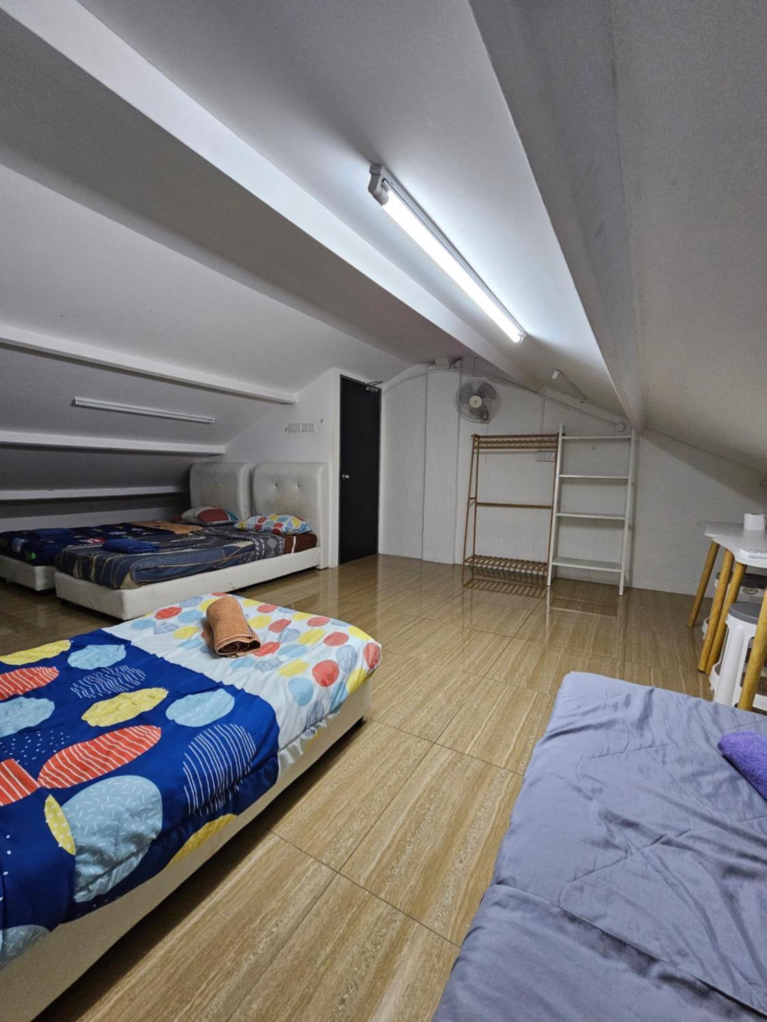 Color Mixed Home Hostel George Town Ngoại thất bức ảnh