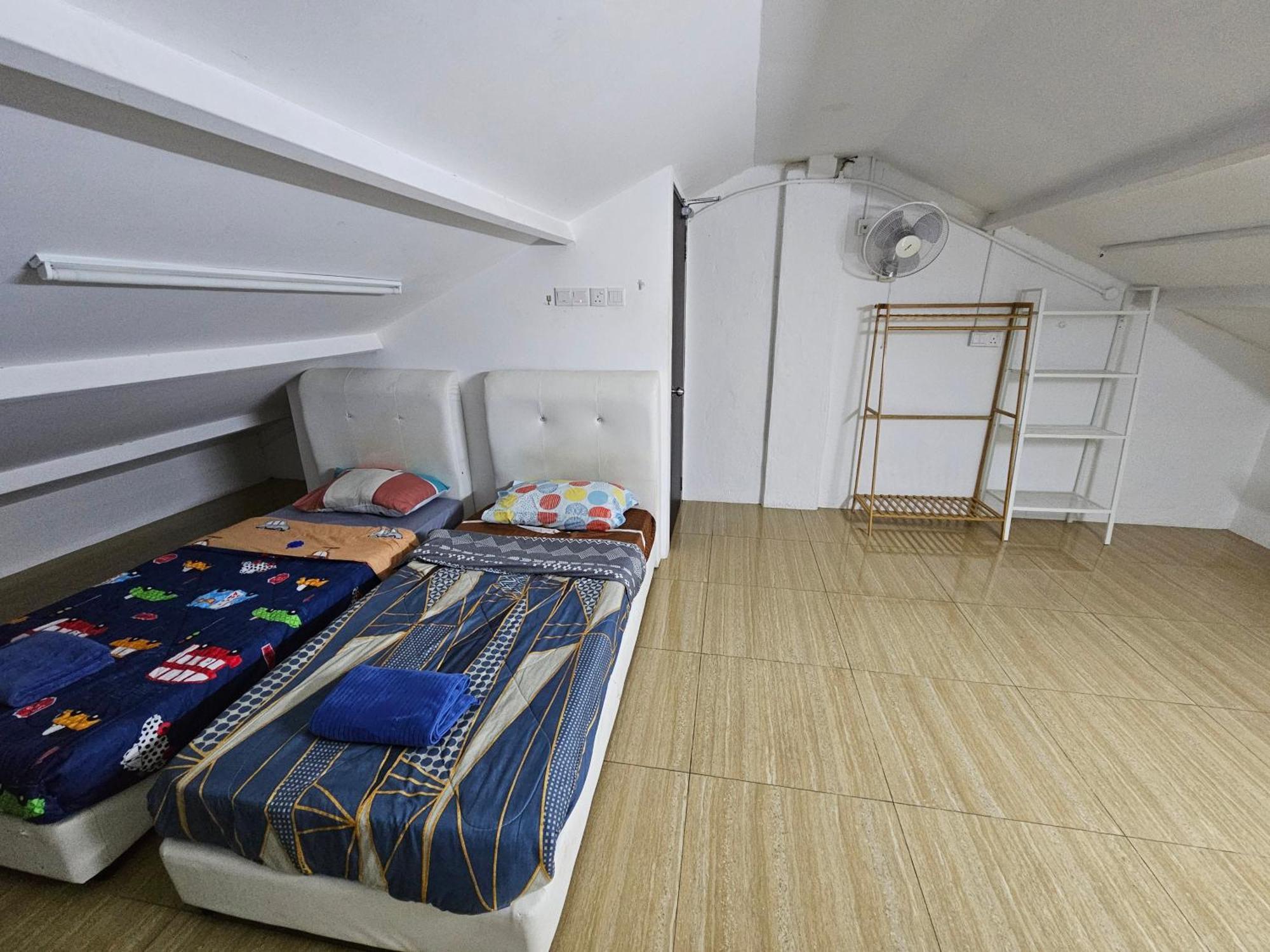 Color Mixed Home Hostel George Town Ngoại thất bức ảnh